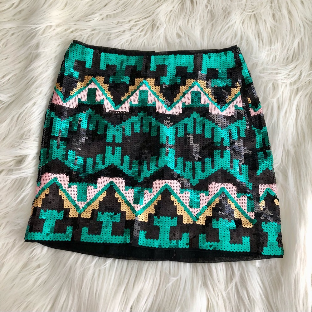 Size 2 Cute H&M mini sequin skirt